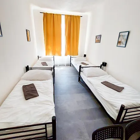 Traveller's F1 Homestay Prague