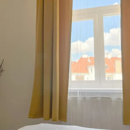 Traveller's F1 U Vystaviste Pansiyon